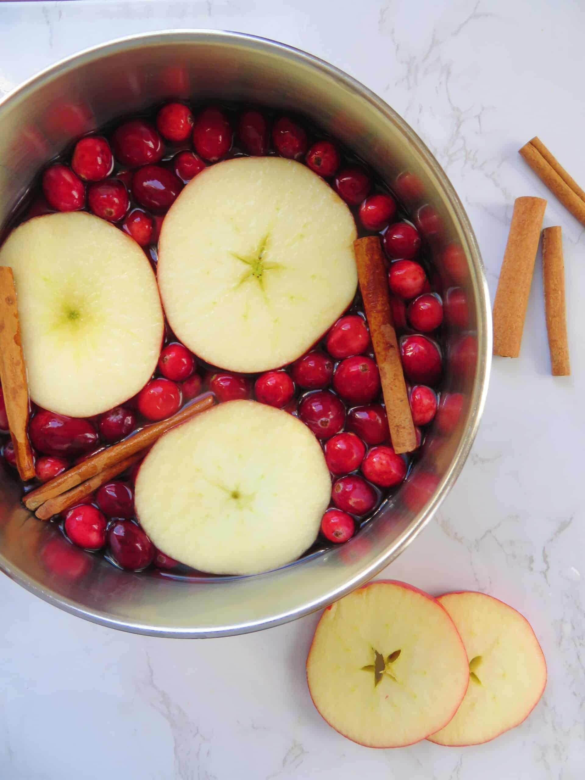 Apple Cider Stovetop Potpourri (Fall Holiday Blend) - The Midwest Kitchen  Blog
